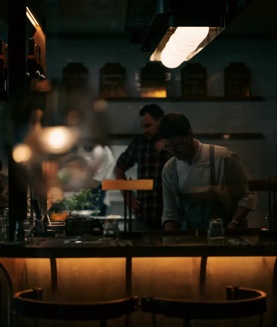 Akşam servisinde bar
